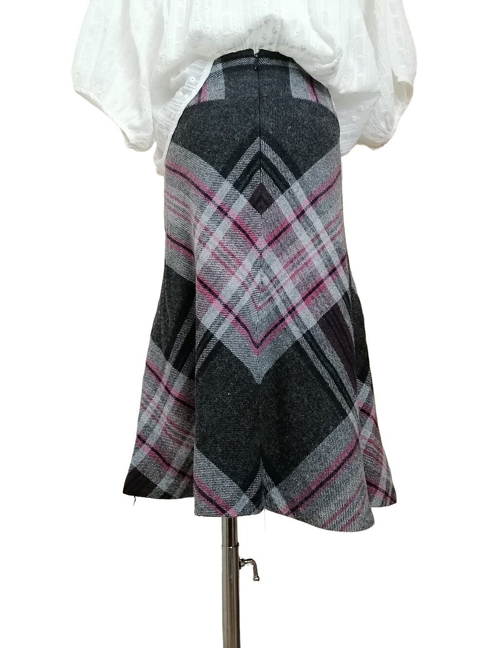 🍫🍫50% wool , 50% viscose , Vintage Womens Gray & Pink Plaid Flared Skirt
